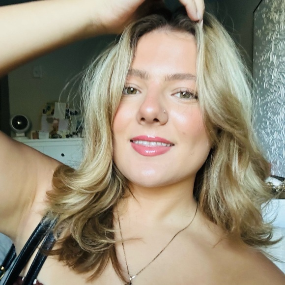 Meet your Posher, Shelby - Picture 1 of 8